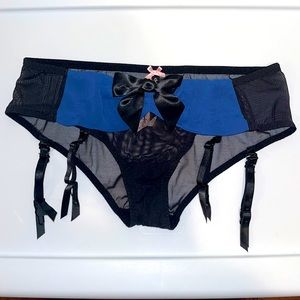 Victoria’s Secret Sexy Little Things Garter Belt Panties Size Small NWT